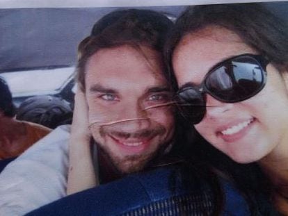 Mónica Spear e o seu ex-marido em um cartaz de um protesto pelo crime.