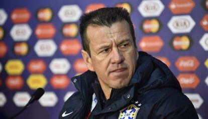 O técnico Dunga durante a coletiva de imprensa.