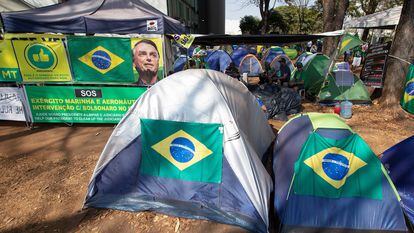 Acampamento de apoiadores do presidente Jair Bolsonaro nesta quinta-feira, na Esplanada dos Ministérios, em Brasília.