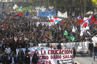 Estudantes manifestam-se pela educação no Chile.