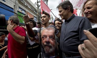 Fernando Haddad em atividade de campanha no Rio no último dia 28.