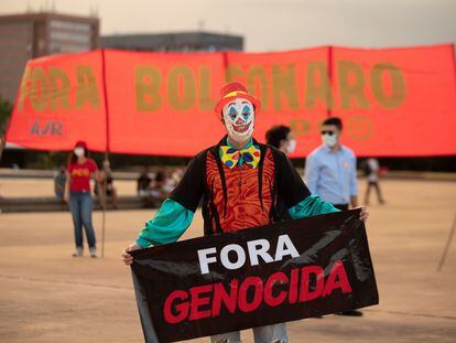 Manifestantes protestam contra Bolsonaro no aniversário do golpe de 1964 na quarta-feira, no Brasil.