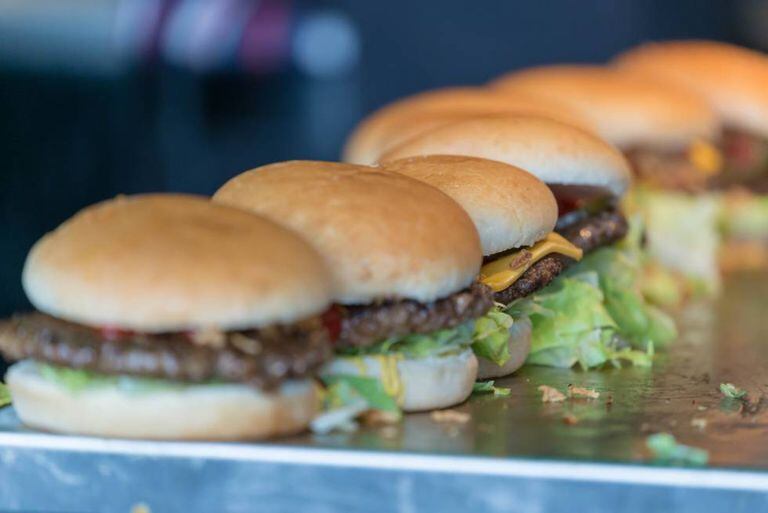 Alguns alimentos ultraprocessados têm maior potencial 'viciante'.