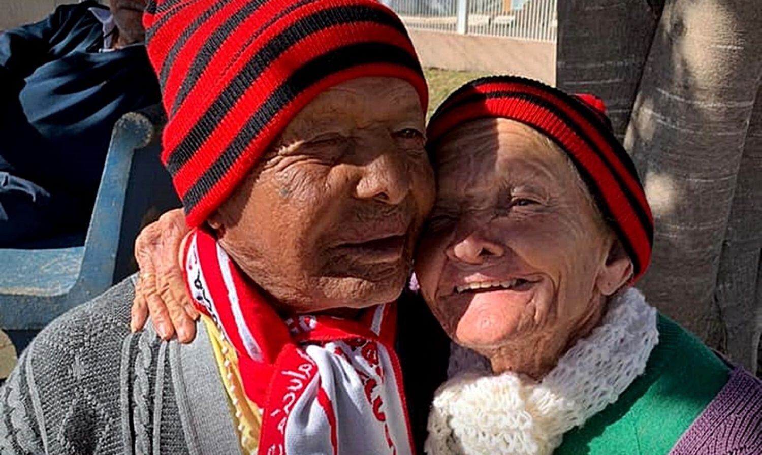 Sebastião, 94, e Ana Rosa, 76, foram infectados após surto de coronavírus.