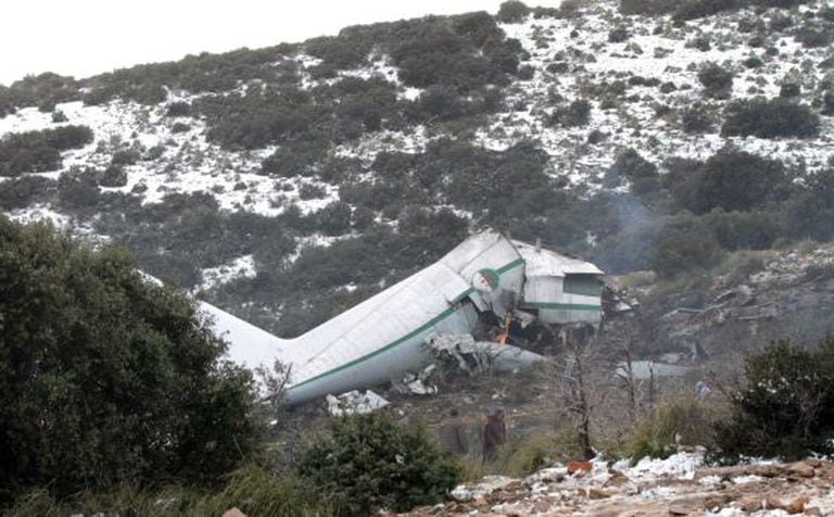Parte do avião destruído no acidente na Argélia. EFE/STR
