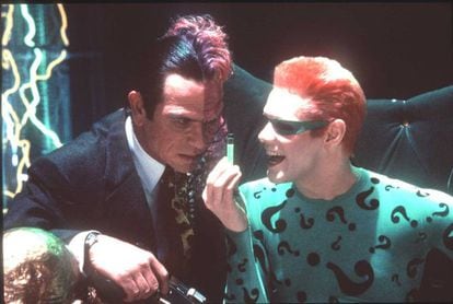Tommy Lee Jones e Jim Carrey em cena de 'Batman eternamente'.