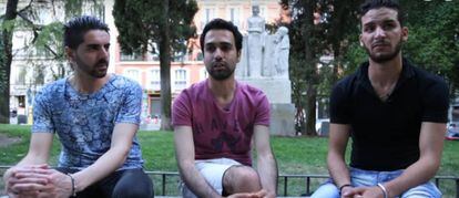 Karim, 27 anos, Samir, 29 anos e Faysal, 22 anos, durante a entrevista em Madri.