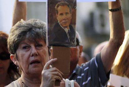 Argentinos protestam pela morte do promotor.