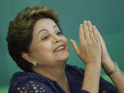 Dilma Rousseff dá entrevista em Brasília.