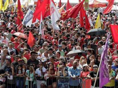 Milhares de pessoas compareceram ao vale do Anhangabaú.