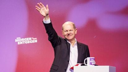 O próximo premiê alemão, Olaf Scholz, neste sábado no congresso dos jovens social-democratas em Frankfurt.
