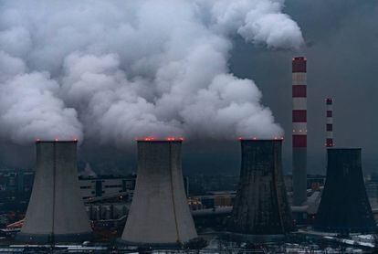 Central elétrica a carvão de Laziska, perto de Katowice (Polônia)