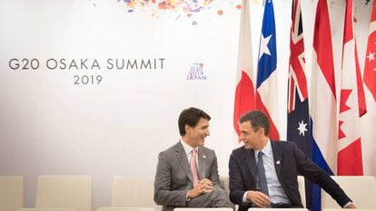 O primeiro-ministro do Canadá, Justin Trudeau, e o espanhol, Pedro Sánchez, em Osaka.