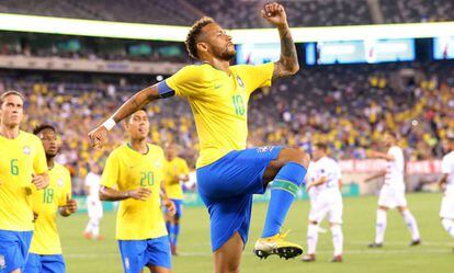 Neymar comemora o segundo gol do Brasil contra os Estados Unidos.