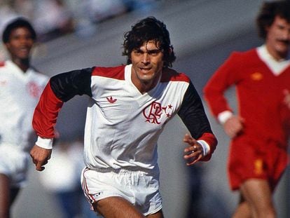 Lico em ação no jogo contra o Liverpool, em 1981.