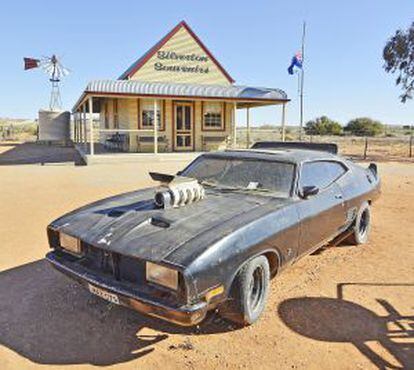 Carro usado na rodagem de 'Mad Max 2', no povoado de Silvertone. (Austrália).