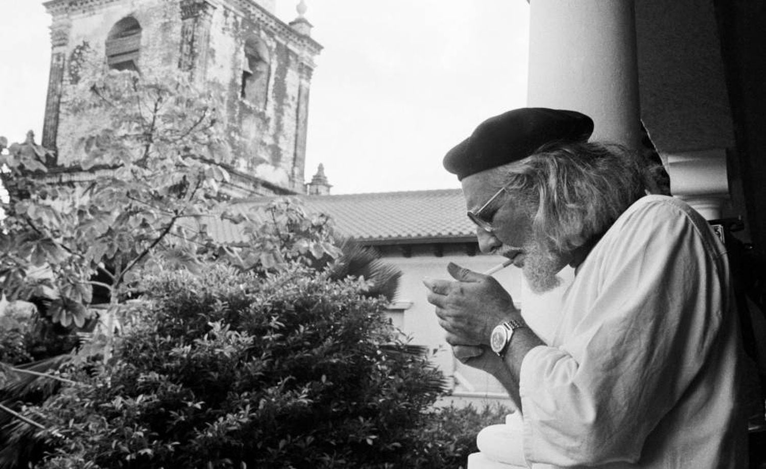 Ernesto Cardenal em León (Nicarágua), em 1979. 