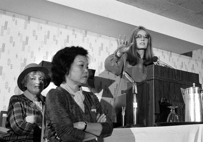 Gloria Steinem durante um ato público em Washington, em 1979.