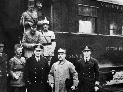 Os signatários do armistício firmado em Compiègne (França), em 11 de novembro de 1918.