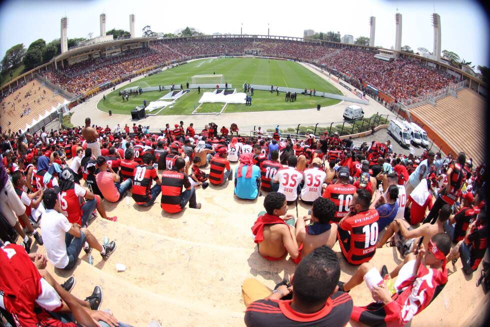 O Pacaembu em dia de jogo do Flamengo.
