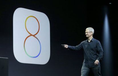 O diretor-executivo da Apple, Tim Cook, na apresentação do polêmico iOS 8.