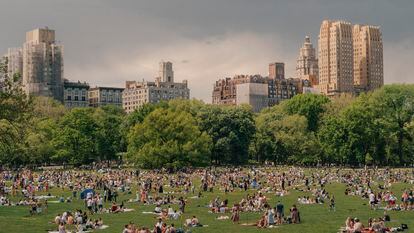 O Central Park, cheio de gente aproveitando o final de semana no último dia 15 de maio.