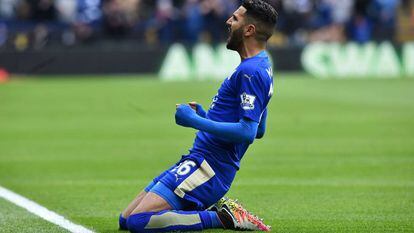 Mahrez comemora gol contra o Swansea.