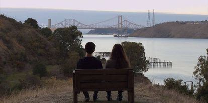Dylan Minnette e Katherine Langford na série de Netflix 'Thirteen Reasons Why'.