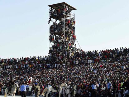 O estádio transbordado para a partida Nigéria X Egito, em Kaduna.