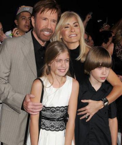 Chuck Norris e sua família em 2012.