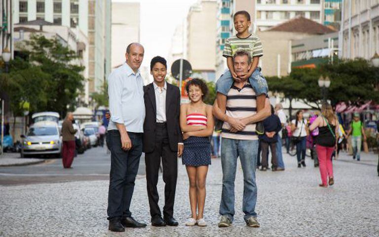 Toni e David com os filhos Alysson, Jéssica e Felipe.