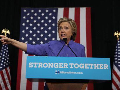 Clinton, neste domingo, em um comício na Flórida.