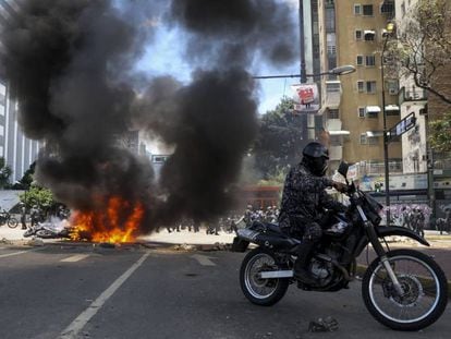 Explosão na Praça Altamira, zona rica de Caracas.