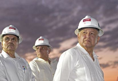 O presidente do México, Andrés Manuel López Obrador, em uma usina da Pemex no começo de 2020.