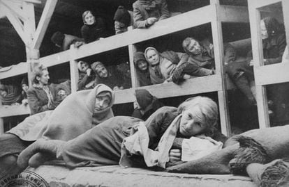 Mulheres em um barracão de Auschwitz, em 27 de janeiro de 1945, dia da libertação.