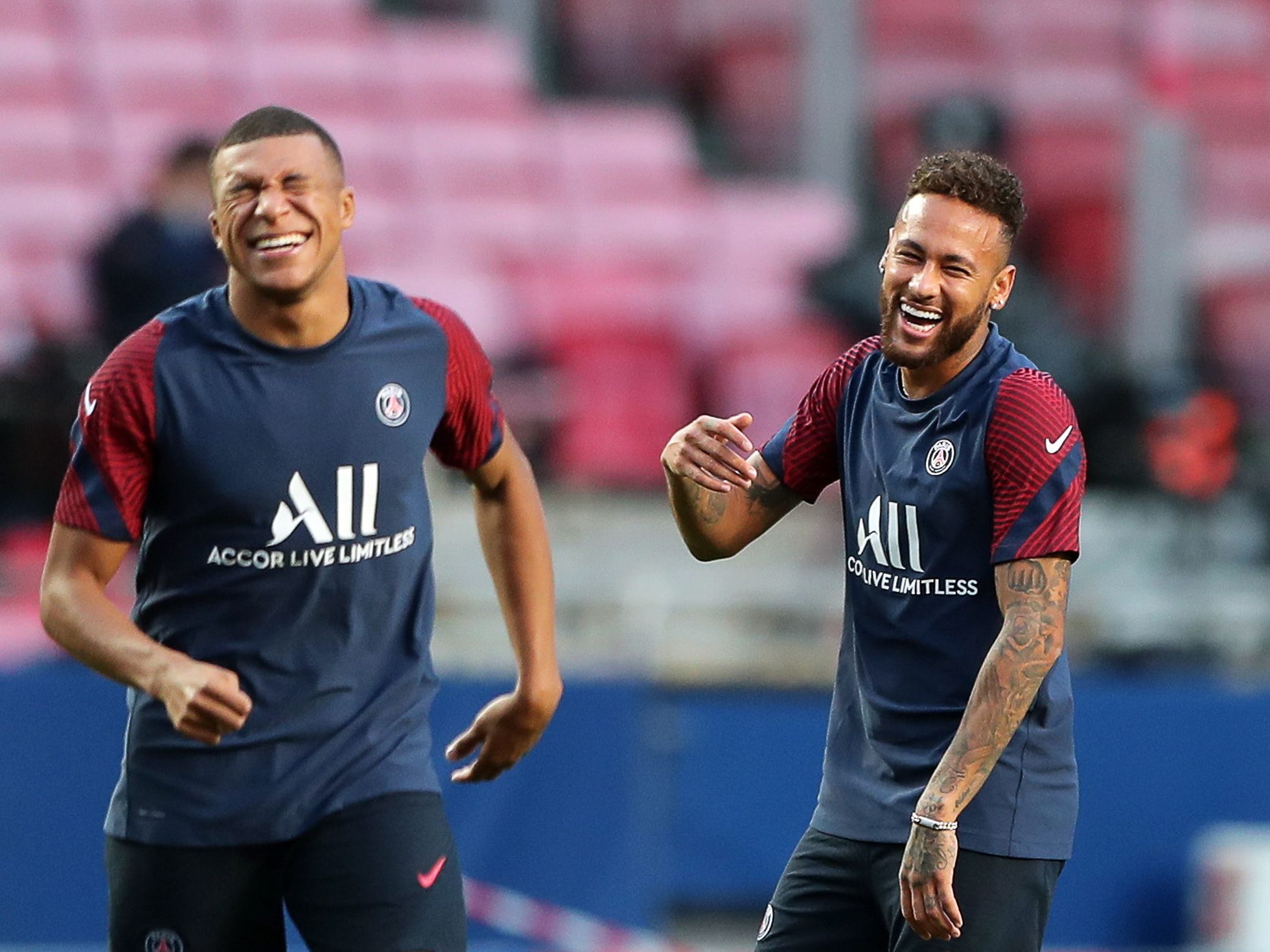Mbappé revela que 'não é fácil' jogar com Neymar: 'Ele é muito