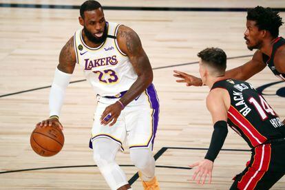 LeBron James durante um jogo das finais de 2020 entre os Lakers e o Miami Heat.