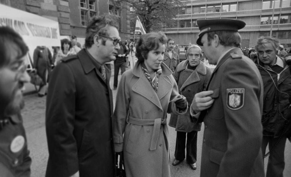 O casal no julgamento do dirigente nazista Kurt Lischka. Colônia, 1979.