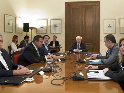 Tsipras reunido com líderes políticos gregos em Atenas.