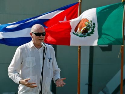 O ministro do Comércio Exterior de Cuba, Rodrigo Marmierca, fala durante a chegada de um navio com ajuda humanitária do México na sexta-feira. Em vídeo, a chegada e distribuição do apoio internacional em Havana.