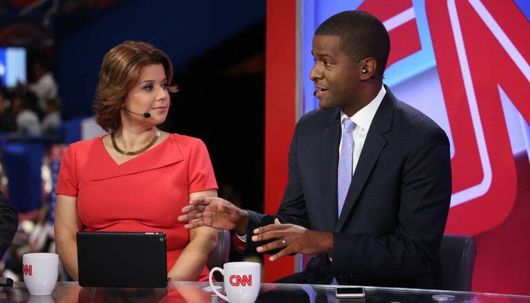 A analista e estrategista republicana Ana Navarro, no estúdio da CNN.