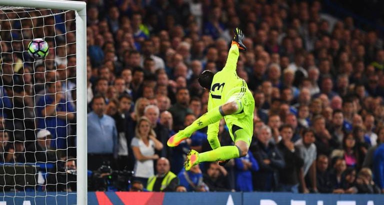 Courtois não consegue evitar gol do Liverpool.