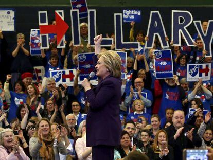 Hillary Clinton realiza um evento em Nashua, New Hampshire.