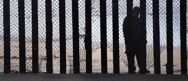 Trecho do muro já existente entre México e Califórnia.