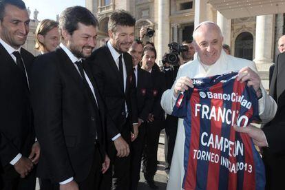 O Papa com os jogadores de San Lorenzo.