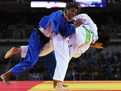 Rafaela Silva derrota Jandi Kim, da Coreia do Sul
