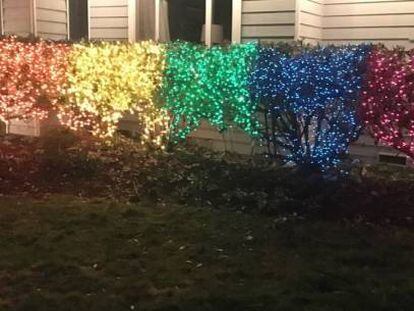 10.000 luzes de Natal para dar uma lição aos vizinhos homofóbicos