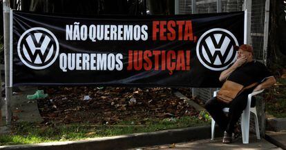 Protesto de trabalhadors na quinta-feira, quando o relatório foi divulgado.