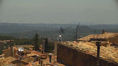 O parque eólico do BaixCamp (Catalunha) visto da localidade vizinha de Calaceite (Matarraña), na Espanha.
