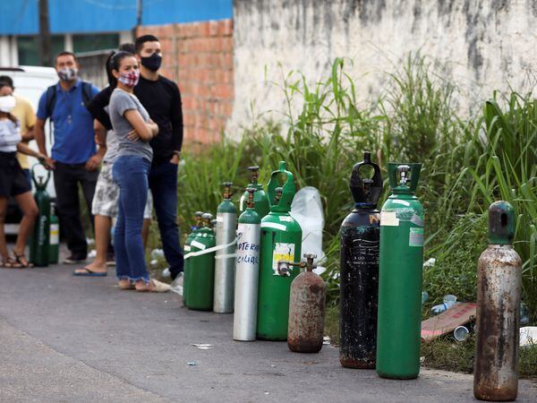 Relatives of patients hospitalised or receiving healthcare at home, mostly suffering from the coronavirus disease (COVID-19), gather to buy oxygen and fill cylinders at a private company in Manaus, Brazil January 16, 2021. REUTERS/Bruno Kelly